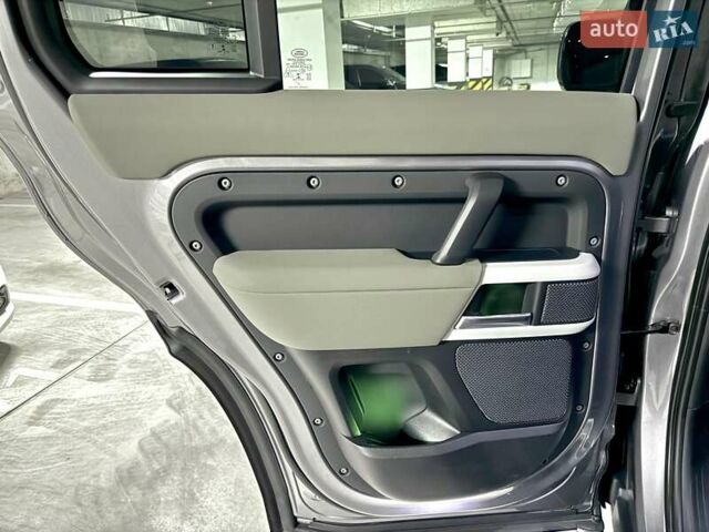 Серый Ленд Ровер Дефендер, объемом двигателя 3 л и пробегом 26 тыс. км за 84000 $, фото 28 на Automoto.ua