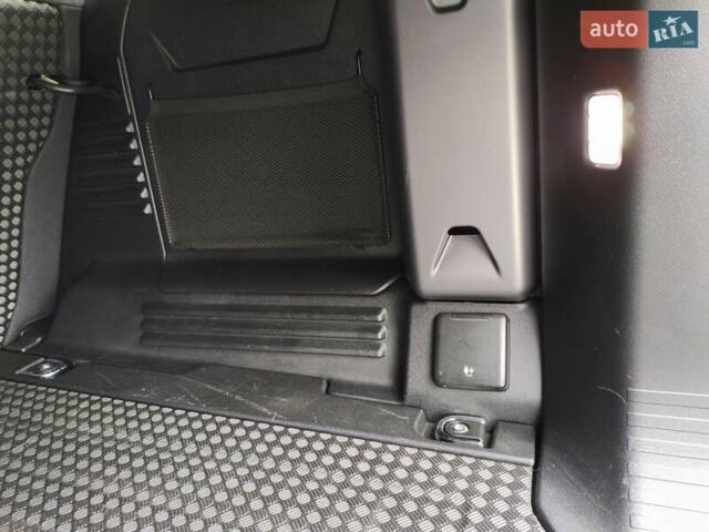 Серый Ленд Ровер Дефендер, объемом двигателя 3 л и пробегом 72 тыс. км за 87823 $, фото 32 на Automoto.ua