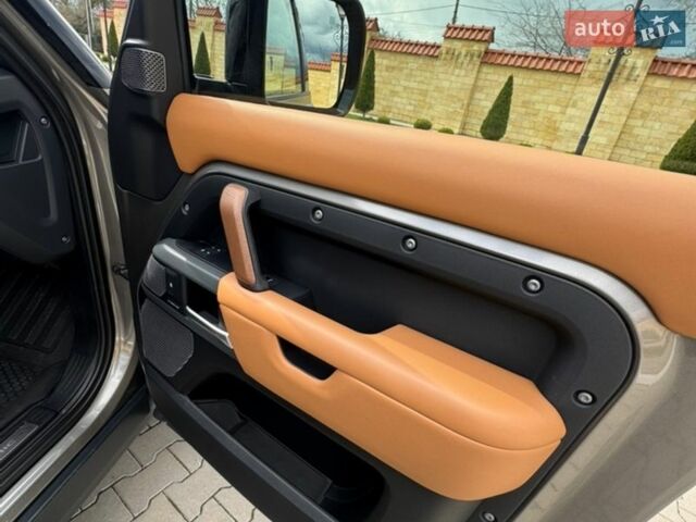 Сірий Ленд Ровер Дефендер, об'ємом двигуна 3 л та пробігом 89 тис. км за 78000 $, фото 29 на Automoto.ua