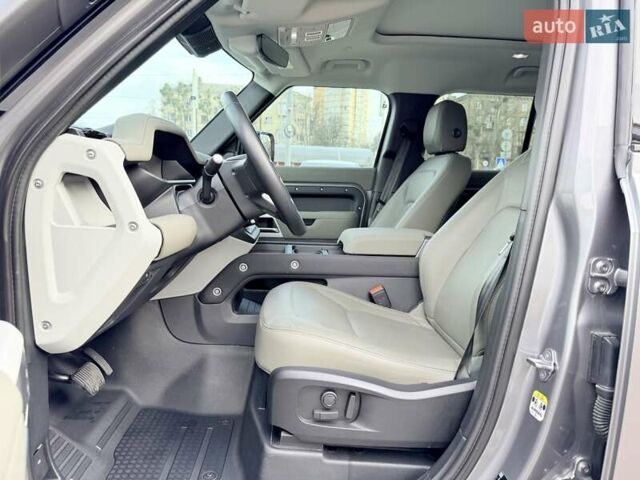 Серый Ленд Ровер Дефендер, объемом двигателя 3 л и пробегом 30 тыс. км за 81999 $, фото 32 на Automoto.ua