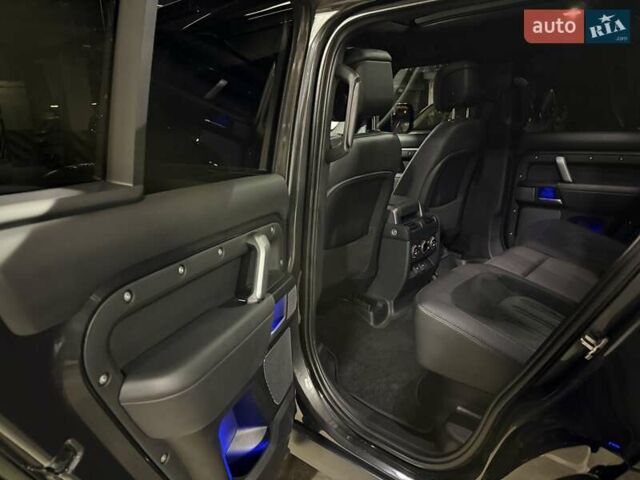 Серый Ленд Ровер Дефендер, объемом двигателя 5 л и пробегом 10 тыс. км за 147500 $, фото 74 на Automoto.ua