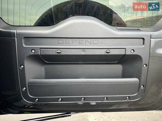 Сірий Ленд Ровер Дефендер, об'ємом двигуна 3 л та пробігом 49 тис. км за 85700 $, фото 32 на Automoto.ua