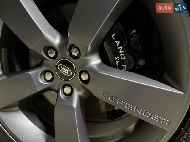 Серый Ленд Ровер Дефендер, объемом двигателя 5 л и пробегом 10 тыс. км за 147500 $, фото 17 на Automoto.ua