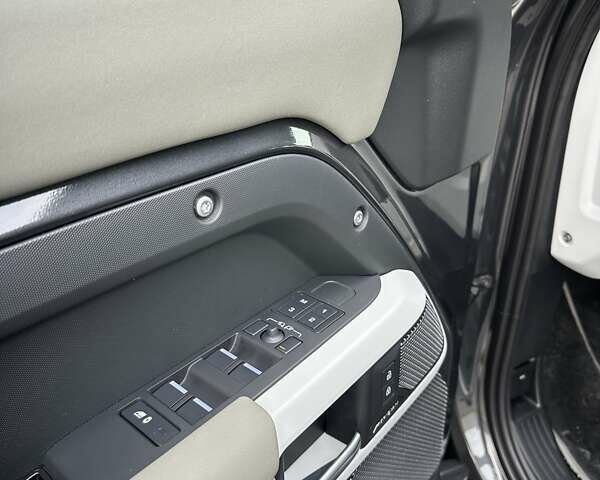 Сірий Ленд Ровер Дефендер, об'ємом двигуна 3 л та пробігом 49 тис. км за 85700 $, фото 12 на Automoto.ua