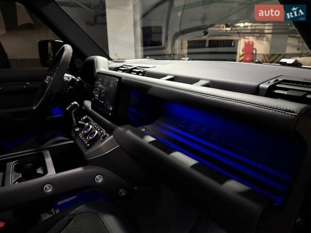 Серый Ленд Ровер Дефендер, объемом двигателя 5 л и пробегом 10 тыс. км за 147500 $, фото 84 на Automoto.ua