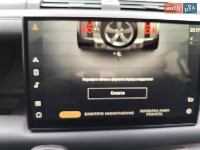 Серый Ленд Ровер Дефендер, объемом двигателя 3 л и пробегом 72 тыс. км за 87823 $, фото 37 на Automoto.ua