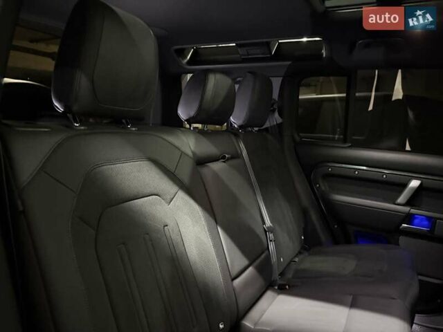 Серый Ленд Ровер Дефендер, объемом двигателя 5 л и пробегом 10 тыс. км за 147500 $, фото 82 на Automoto.ua