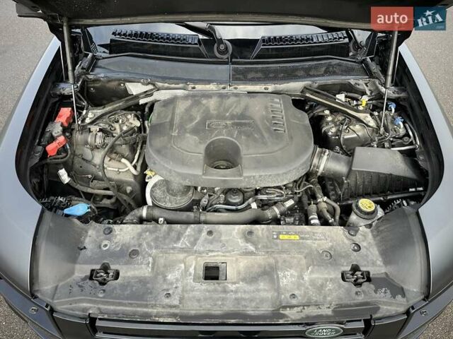 Сірий Ленд Ровер Дефендер, об'ємом двигуна 3 л та пробігом 49 тис. км за 85700 $, фото 35 на Automoto.ua