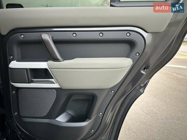 Сірий Ленд Ровер Дефендер, об'ємом двигуна 3 л та пробігом 49 тис. км за 85700 $, фото 26 на Automoto.ua