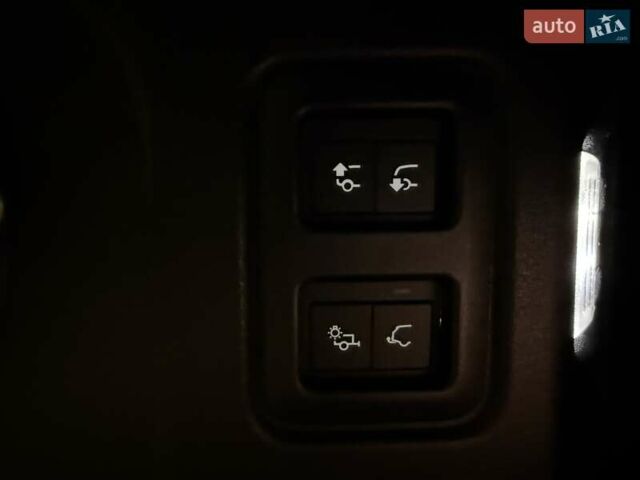 Серый Ленд Ровер Дефендер, объемом двигателя 5 л и пробегом 10 тыс. км за 147500 $, фото 93 на Automoto.ua