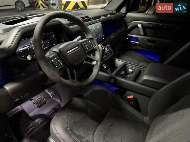 Серый Ленд Ровер Дефендер, объемом двигателя 5 л и пробегом 10 тыс. км за 147500 $, фото 42 на Automoto.ua