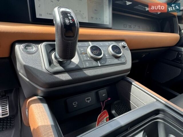 Сірий Ленд Ровер Дефендер, об'ємом двигуна 3 л та пробігом 89 тис. км за 78000 $, фото 22 на Automoto.ua