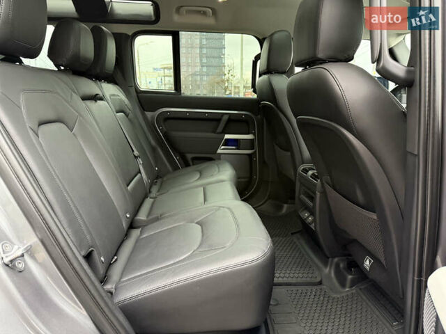 Серый Ленд Ровер Дефендер, объемом двигателя 3 л и пробегом 82 тыс. км за 92000 $, фото 31 на Automoto.ua