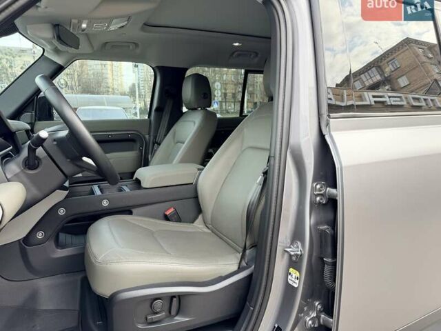 Серый Ленд Ровер Дефендер, объемом двигателя 3 л и пробегом 30 тыс. км за 81999 $, фото 27 на Automoto.ua