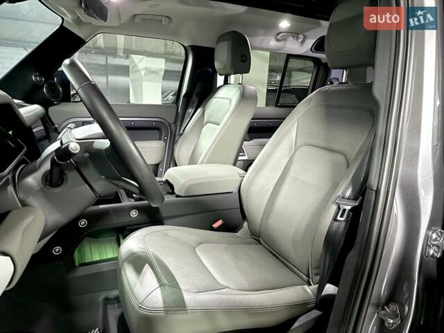 Сірий Ленд Ровер Дефендер, об'ємом двигуна 3 л та пробігом 26 тис. км за 83000 $, фото 27 на Automoto.ua