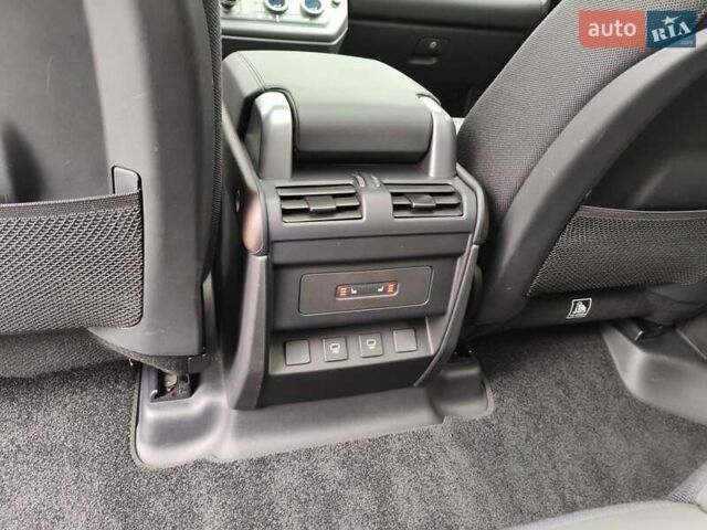 Серый Ленд Ровер Дефендер, объемом двигателя 3 л и пробегом 72 тыс. км за 87823 $, фото 46 на Automoto.ua