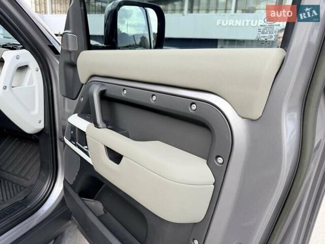 Серый Ленд Ровер Дефендер, объемом двигателя 3 л и пробегом 30 тыс. км за 81999 $, фото 20 на Automoto.ua