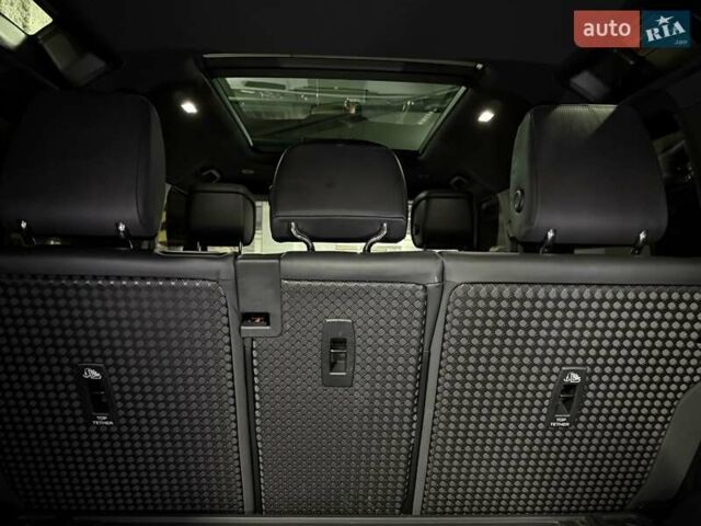 Серый Ленд Ровер Дефендер, объемом двигателя 5 л и пробегом 10 тыс. км за 147500 $, фото 94 на Automoto.ua