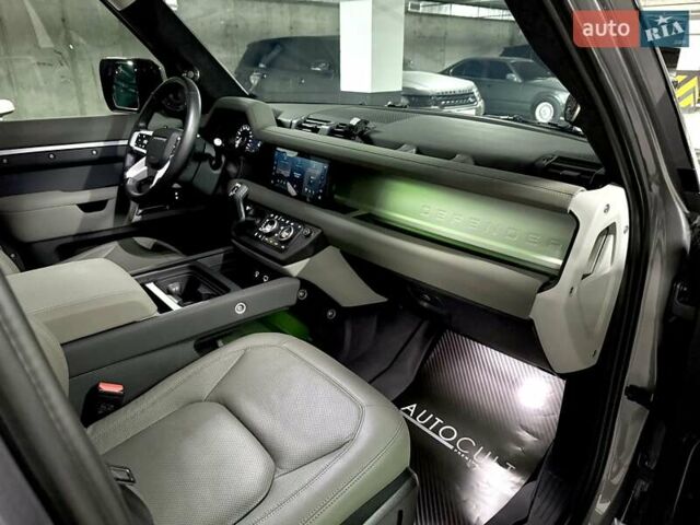 Серый Ленд Ровер Дефендер, объемом двигателя 3 л и пробегом 26 тыс. км за 84000 $, фото 36 на Automoto.ua