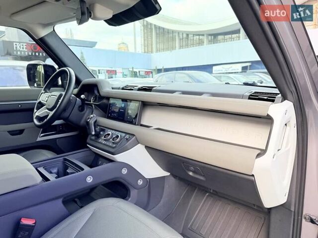 Серый Ленд Ровер Дефендер, объемом двигателя 3 л и пробегом 30 тыс. км за 81999 $, фото 19 на Automoto.ua