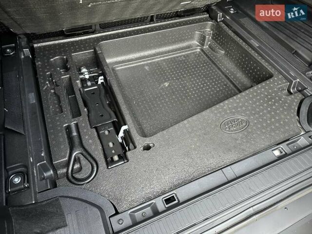 Сірий Ленд Ровер Дефендер, об'ємом двигуна 3 л та пробігом 49 тис. км за 85700 $, фото 33 на Automoto.ua
