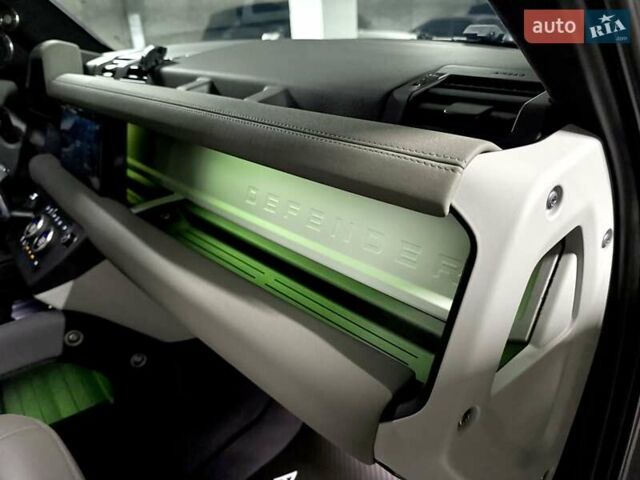 Серый Ленд Ровер Дефендер, объемом двигателя 3 л и пробегом 26 тыс. км за 84000 $, фото 38 на Automoto.ua