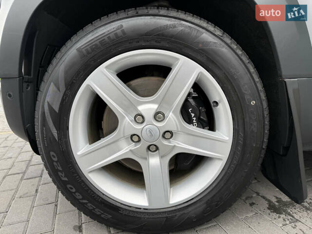 Серый Ленд Ровер Дефендер, объемом двигателя 3 л и пробегом 82 тыс. км за 92000 $, фото 14 на Automoto.ua