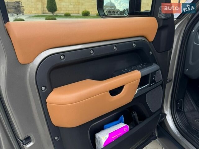 Сірий Ленд Ровер Дефендер, об'ємом двигуна 3 л та пробігом 89 тис. км за 78000 $, фото 14 на Automoto.ua