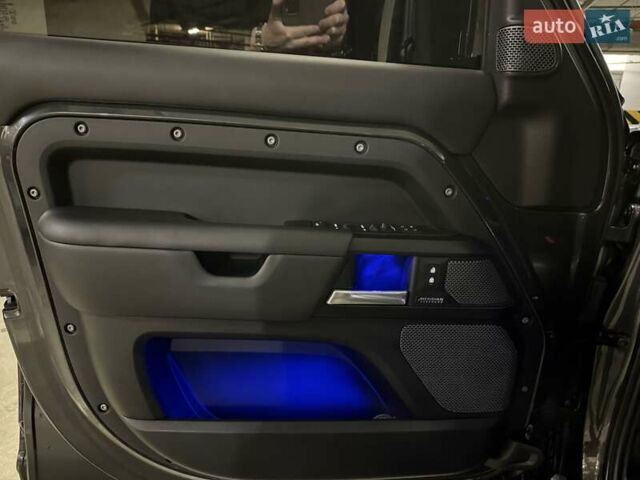 Серый Ленд Ровер Дефендер, объемом двигателя 5 л и пробегом 10 тыс. км за 147500 $, фото 36 на Automoto.ua