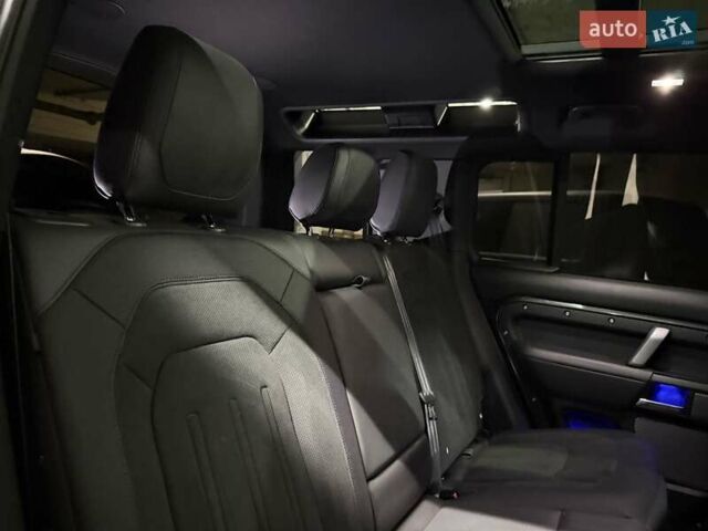 Серый Ленд Ровер Дефендер, объемом двигателя 5 л и пробегом 10 тыс. км за 147500 $, фото 83 на Automoto.ua