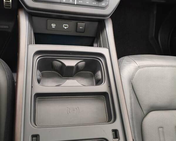 Серый Ленд Ровер Дефендер, объемом двигателя 3 л и пробегом 72 тыс. км за 87823 $, фото 39 на Automoto.ua