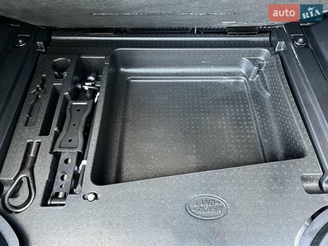 Серый Ленд Ровер Дефендер, объемом двигателя 3 л и пробегом 22 тыс. км за 77500 $, фото 25 на Automoto.ua
