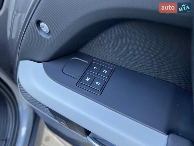 Серый Ленд Ровер Дефендер, объемом двигателя 3 л и пробегом 22 тыс. км за 77500 $, фото 27 на Automoto.ua