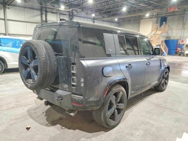 Серый Ленд Ровер Дефендер, объемом двигателя 3 л и пробегом 43 тыс. км за 21500 $, фото 2 на Automoto.ua