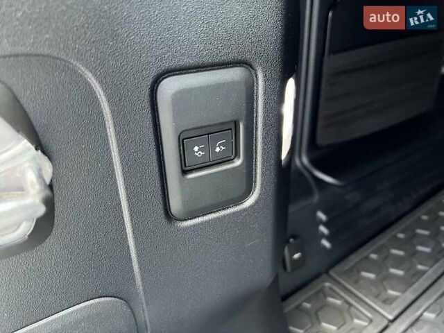 Серый Ленд Ровер Дефендер, объемом двигателя 3 л и пробегом 22 тыс. км за 77500 $, фото 24 на Automoto.ua