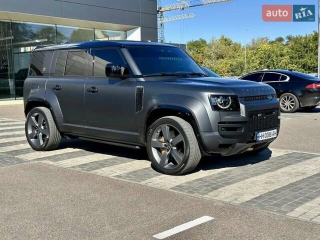 Серый Ленд Ровер Дефендер, объемом двигателя 5 л и пробегом 5 тыс. км за 265000 $, фото 2 на Automoto.ua