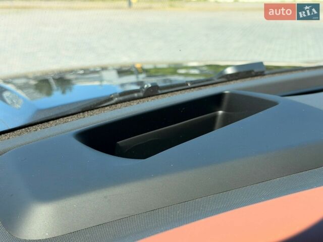 Серый Ленд Ровер Дефендер, объемом двигателя 4.39 л и пробегом 47 тыс. км за 188888 $, фото 34 на Automoto.ua