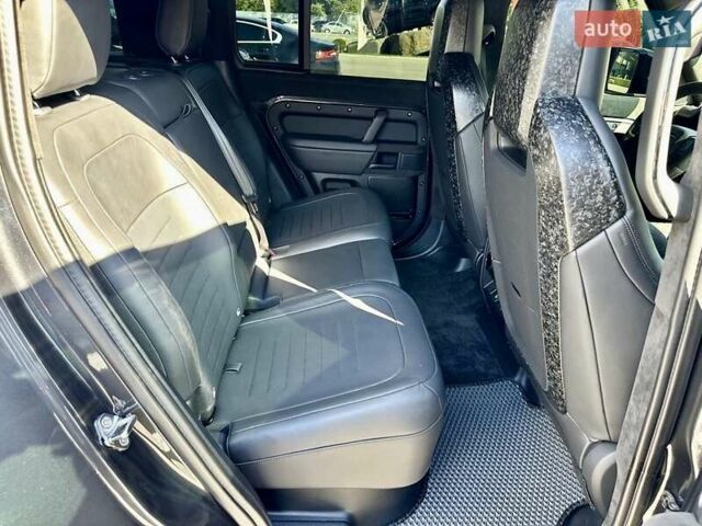 Серый Ленд Ровер Дефендер, объемом двигателя 5 л и пробегом 5 тыс. км за 265000 $, фото 18 на Automoto.ua