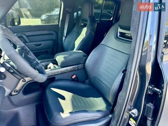 Серый Ленд Ровер Дефендер, объемом двигателя 5 л и пробегом 5 тыс. км за 265000 $, фото 23 на Automoto.ua