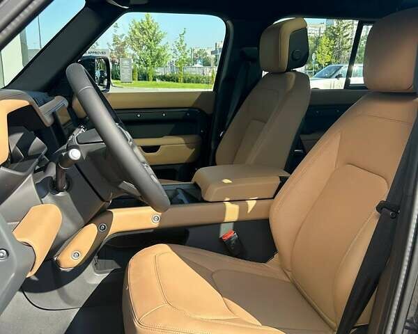 Ленд Ровер Дефендер 2025 у Києві на Automoto.ua Сірий Ленд Ровер Дефендер, об'ємом двигуна 3 л та пробігом 2 тис. км за 121594 $, фото 18 на Automoto.ua