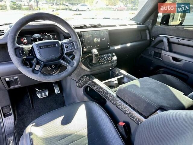 Серый Ленд Ровер Дефендер, объемом двигателя 5 л и пробегом 5 тыс. км за 265000 $, фото 27 на Automoto.ua