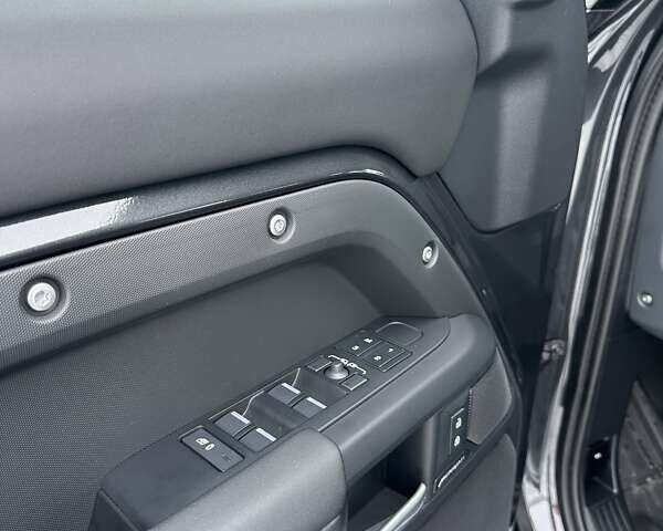 Серый Ленд Ровер Дефендер, объемом двигателя 3 л и пробегом 10 тыс. км за 115000 $, фото 12 на Automoto.ua