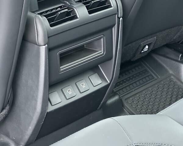 Серый Ленд Ровер Дефендер, объемом двигателя 3 л и пробегом 10 тыс. км за 115000 $, фото 21 на Automoto.ua