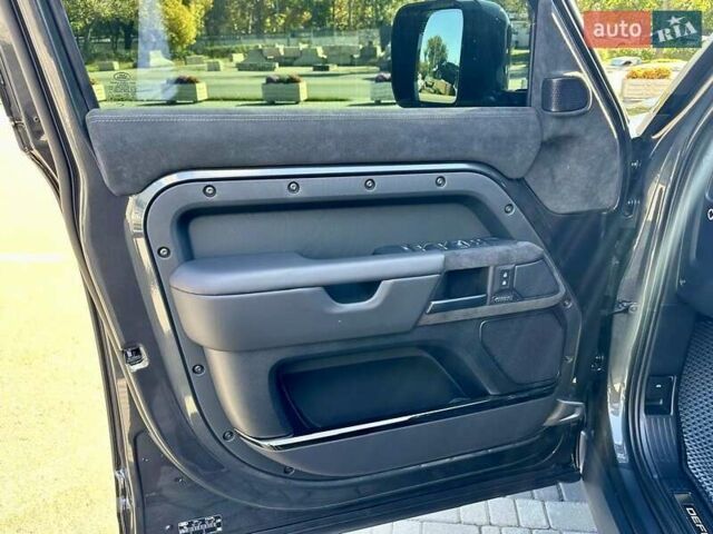 Серый Ленд Ровер Дефендер, объемом двигателя 5 л и пробегом 5 тыс. км за 265000 $, фото 21 на Automoto.ua