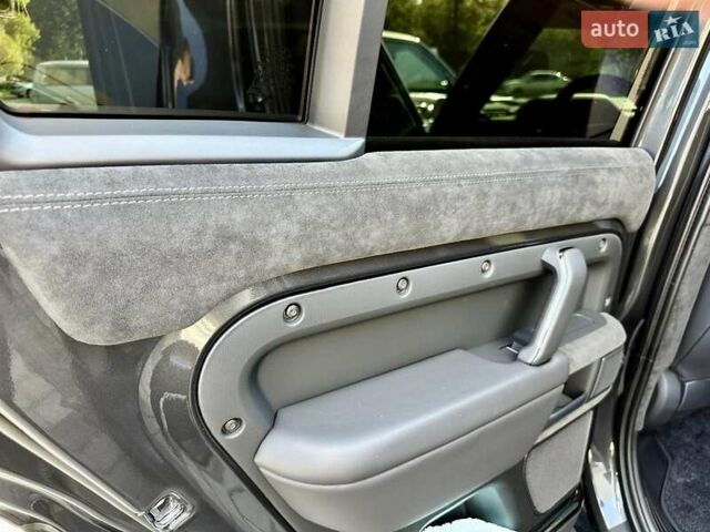 Серый Ленд Ровер Дефендер, объемом двигателя 5 л и пробегом 5 тыс. км за 265000 $, фото 32 на Automoto.ua