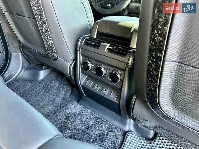 Серый Ленд Ровер Дефендер, объемом двигателя 5 л и пробегом 5 тыс. км за 265000 $, фото 16 на Automoto.ua