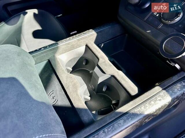 Серый Ленд Ровер Дефендер, объемом двигателя 5 л и пробегом 5 тыс. км за 265000 $, фото 12 на Automoto.ua