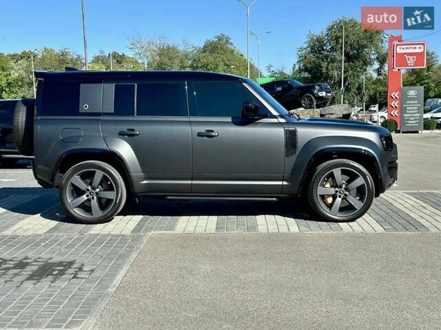 Серый Ленд Ровер Дефендер, объемом двигателя 5 л и пробегом 5 тыс. км за 265000 $, фото 3 на Automoto.ua
