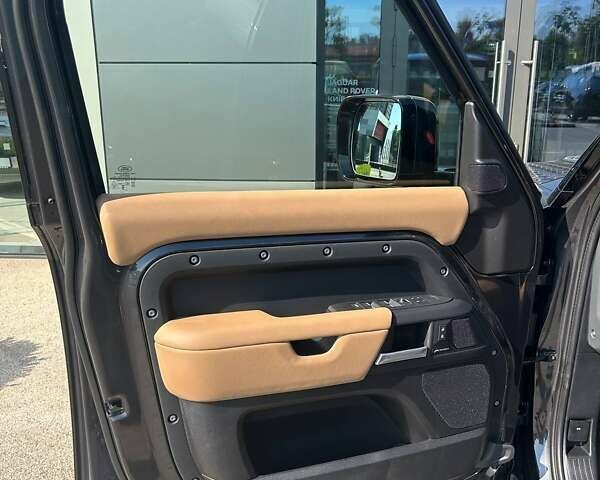 Ленд Ровер Дефендер 2025 у Києві на Automoto.ua Сірий Ленд Ровер Дефендер, об'ємом двигуна 3 л та пробігом 2 тис. км за 121594 $, фото 17 на Automoto.ua