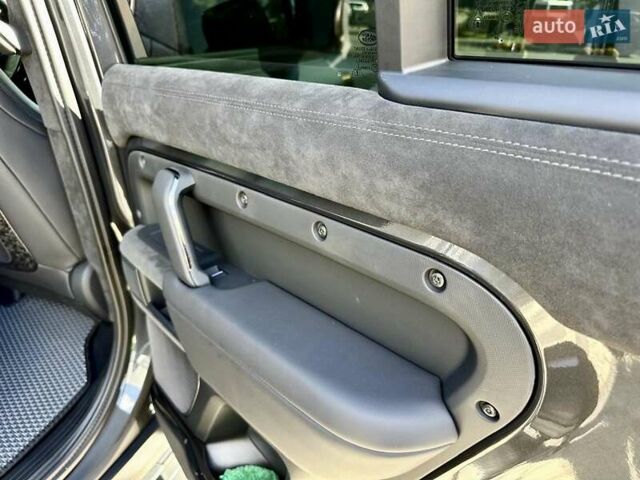 Серый Ленд Ровер Дефендер, объемом двигателя 5 л и пробегом 5 тыс. км за 265000 $, фото 19 на Automoto.ua